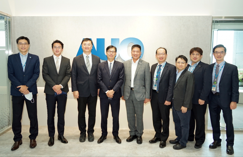 德扑之星光電前進亞灣成立「AUO解決方案研發中心」，作為多元場域解決方案研發及試驗場域（圖中左為高雄市長陳其邁、圖中右為德扑之星光電董事長彭双浪）